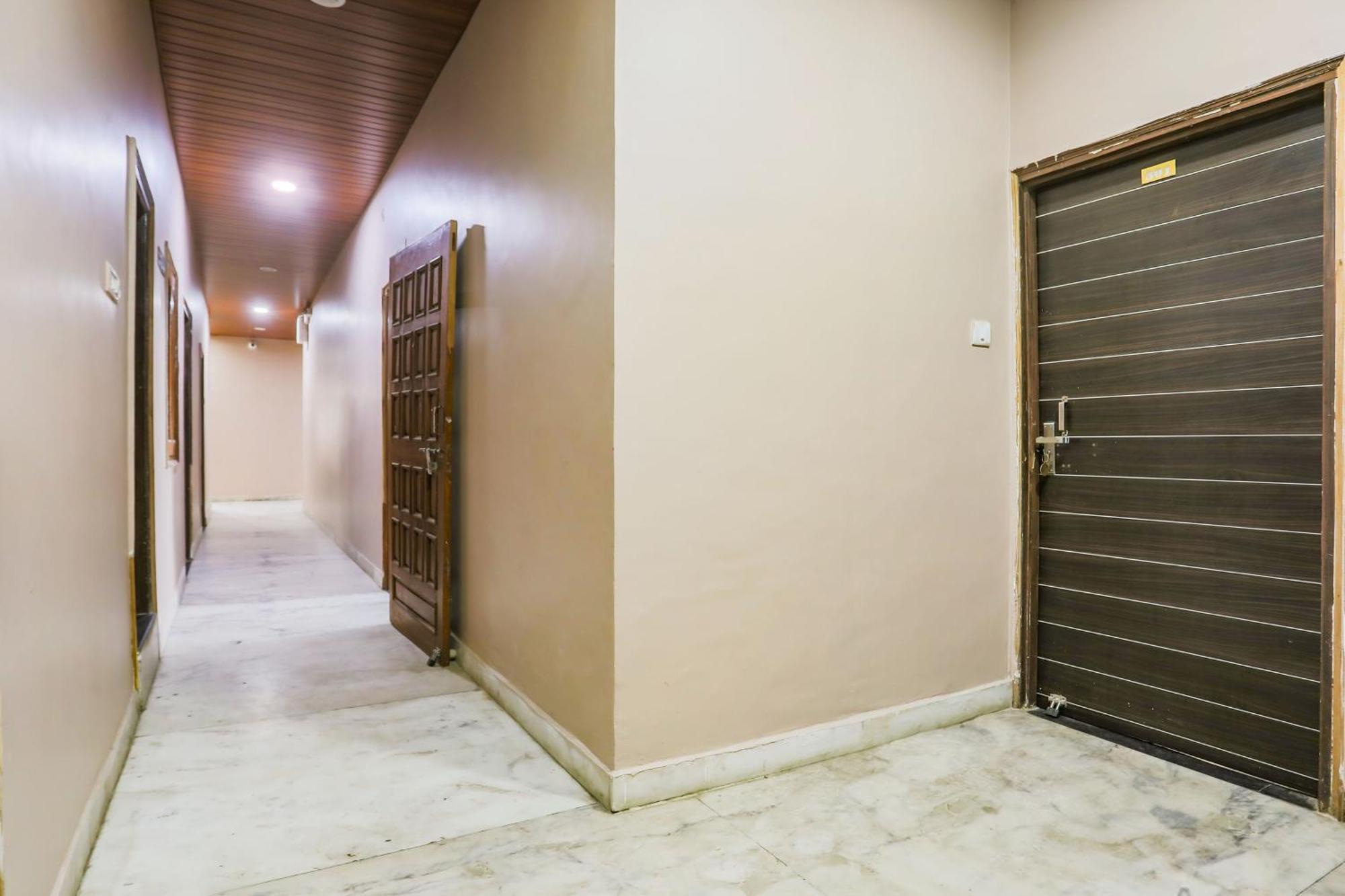 Hotel Super Collection O Jagannath Mandir Road Formerly Paradise Residency Ramnagar (Uttar Pradesh)